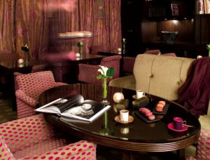 pink decor - myLusciousLife.com - Hotel Champs Elysees Plaza-boudoir.jpg